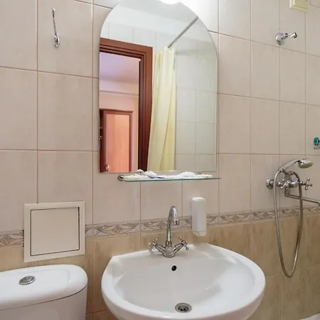 Hotel Druzhba Service *